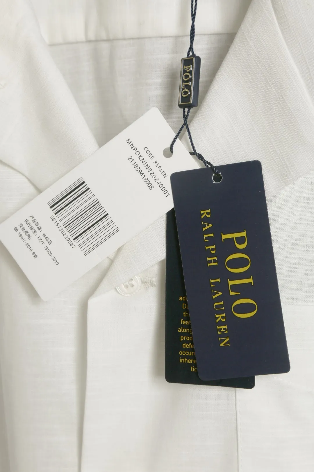 P230 Actual photo [High-end quality] Style number: 25055# Color: Navy blue/off-white/ice blue/light pink/chicken yellow/khaki Size: S to XL - Ralph Lauren/Ralph Lauren 25SS Summer popular high-quality old money style Cuban collar pocket style short-sleeved linen couple shirt - ingeniously restored 95% cotton blended bamboo linen, pre-washed, tight and soft texture ✅ - 100% restored workmanship Complete professional shirt with embedded clips in bifurcated sleeves, top button earrings ✅ - Custom dyed original pearlescent white buttons with different sizes ✅ - Special shaped chiffon foil inside the collar door tube, which is not easy to deform and pull ✅ - Ralph Lauren/linen pocket style short-sleeved shirt. It is different from the classic style and has a niche style. It perfectly combines comfort and high-end. An indispensable piece in summer. It is both cool and textured. It is the king of ins style with every snap. It can be used for commuting and vacationing. There’s no pressure to switch between different styles, and the classics never go out of style.